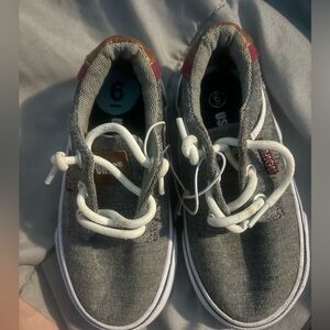 Brand new. Never worn toddle size 6 shoes